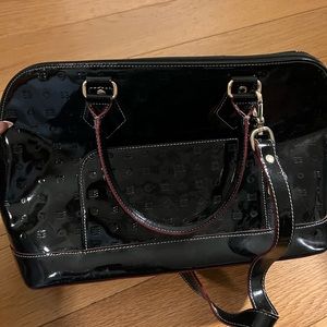 Lovely bag. Great with any look.